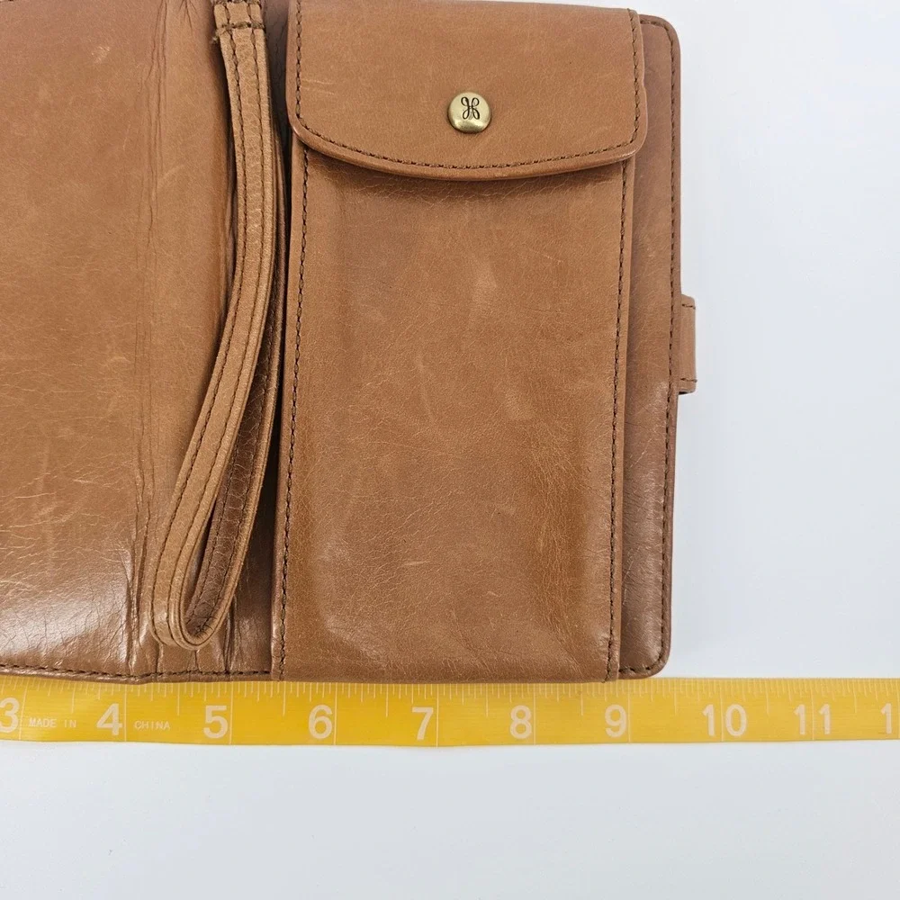 Hobo Leather Wristlet Cell Phone Wallet Tan Brown Zip Travel Organizer Classic